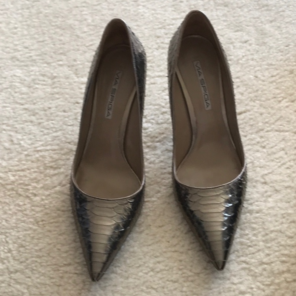 Via Spiga golden bronze snakeskin 8.5M $295